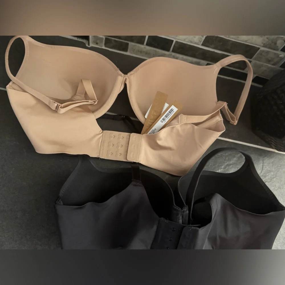 (2) SKIMS 34D Bras - Black/ONYX PUSH UP Balconette and Tan/MICA PUSH UP Plunge - Picture 9 of 9